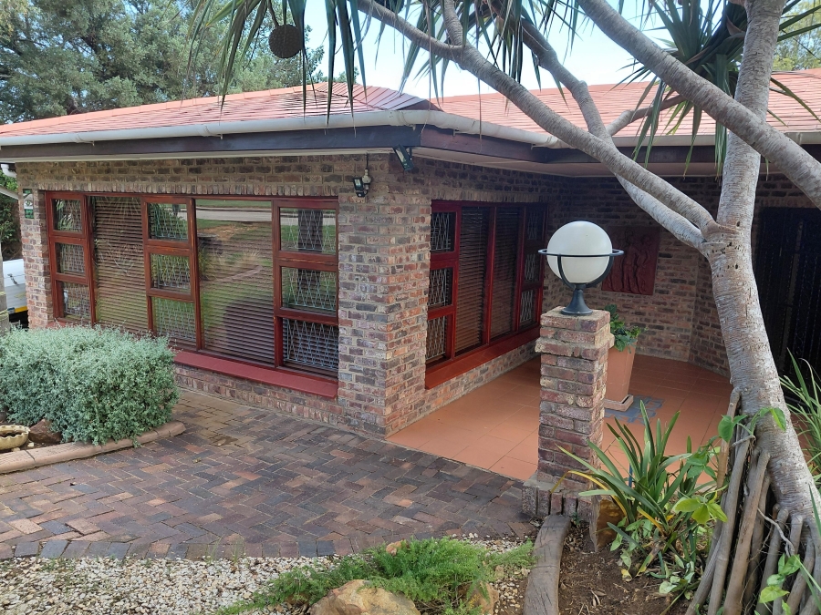 5 Bedroom Property for Sale in Vanes Estate Eastern Cape